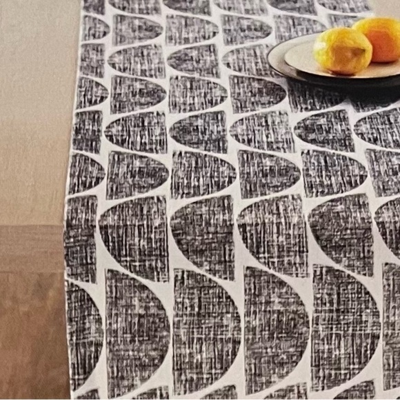 Modern Black and White Table Runner by Studio 3B, NEW - Picture 1 of 2